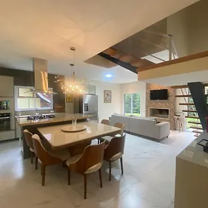 https://quatro-estaes-hospeda-casa-manancial-campos-do-jordo.camposdojordaohotels.net